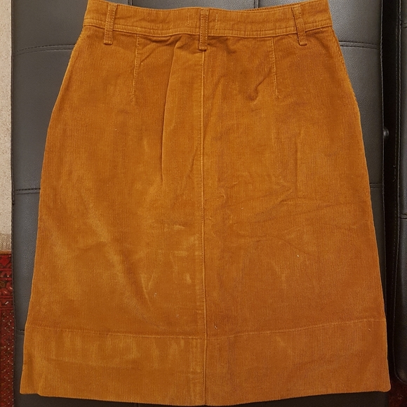 *Host Pick* Warm Brown Suede skirt, topshop, nwot, size 8, petite - Picture 2 of 4